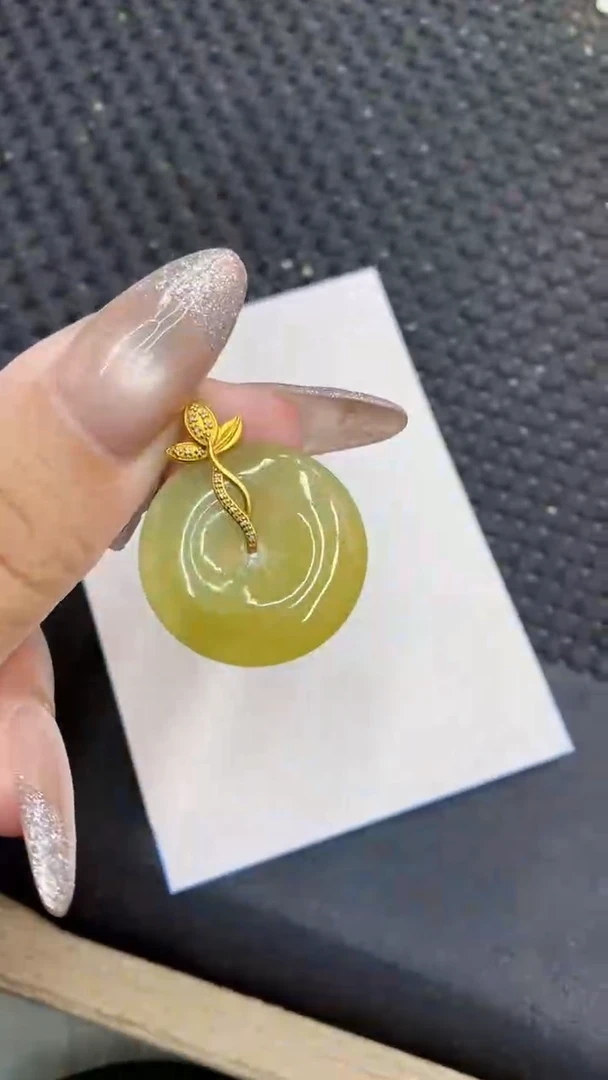 颈饰18K金镶嵌翡翠1