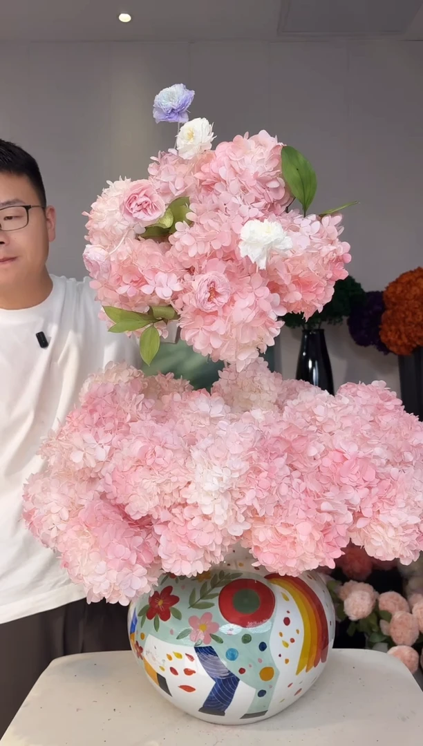 永生香草草莓绣球7枝+3枝小橘叶+6枝玫瑰(开播福利)