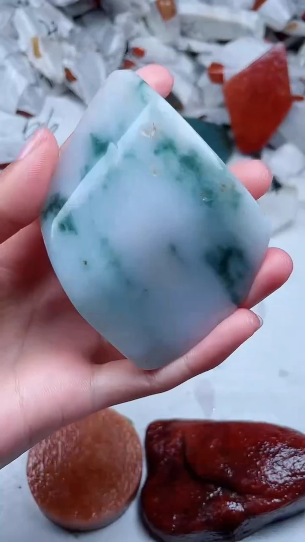 翡翠未镶嵌颈饰乔*占翡翠