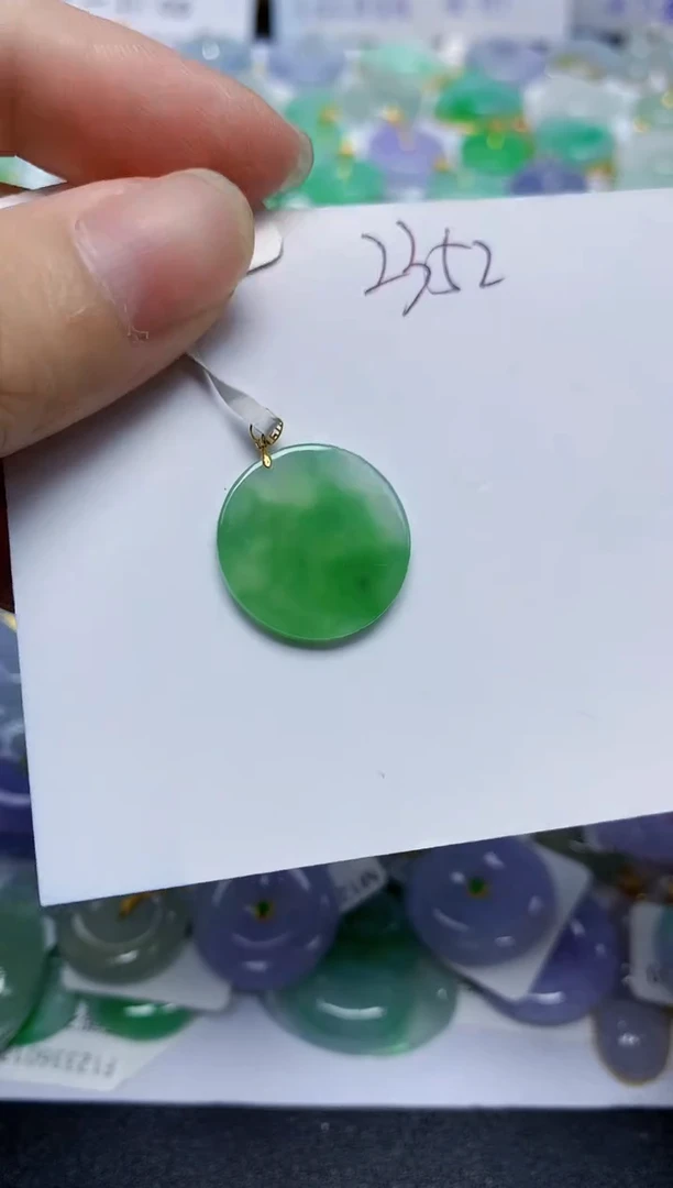 翡翠18K金镶嵌颈饰11111111111