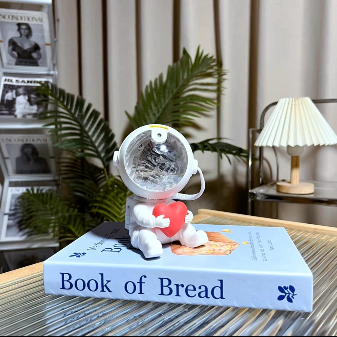 新款北极光插电星空投影灯情侣氛围灯送女友儿童礼物小夜灯太空人