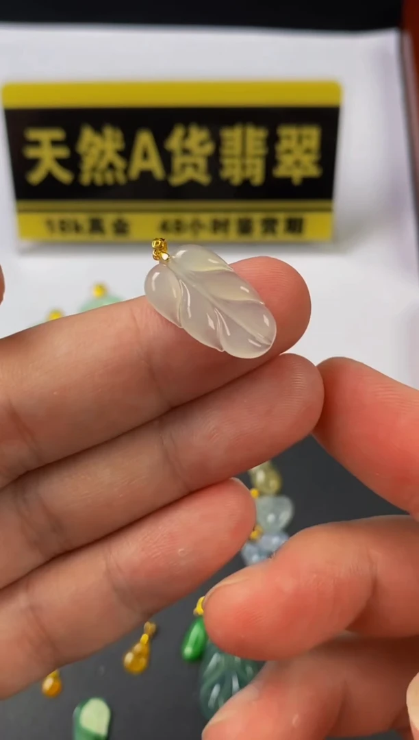 翡翠18K金镶嵌颈饰天然A货翡翠