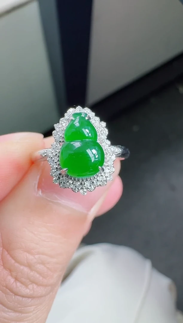 18K金镶嵌戒指翡翠寄售回流，不退不换