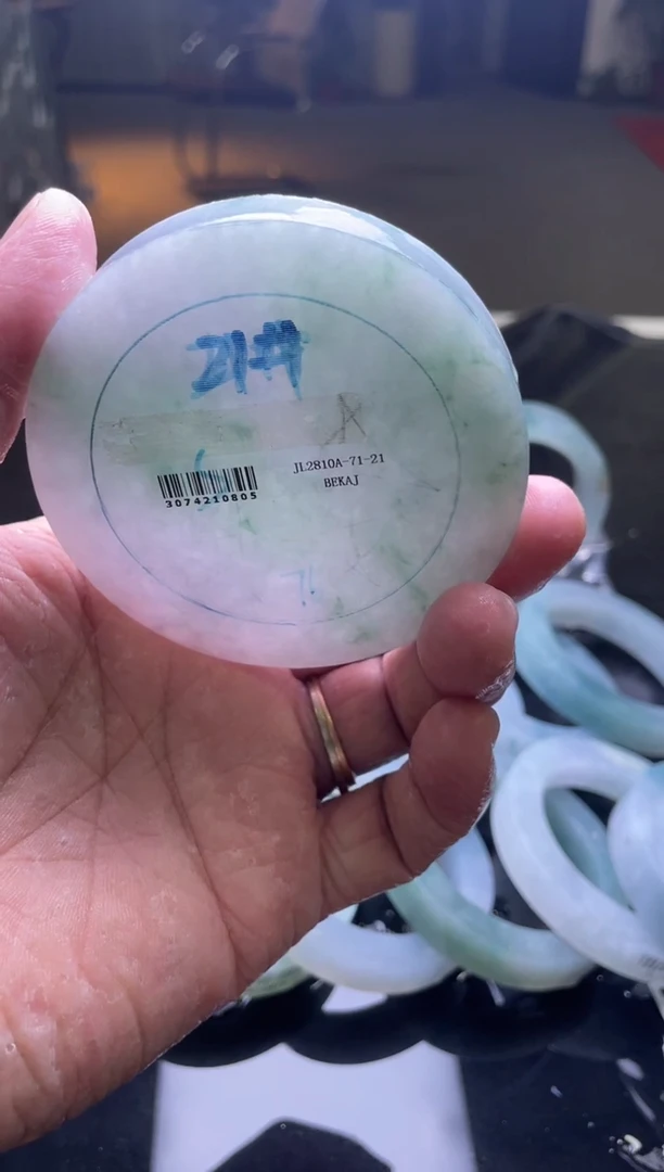 未镶嵌手镯定制翡翠怡****꧔翡翠定制手镯含芯