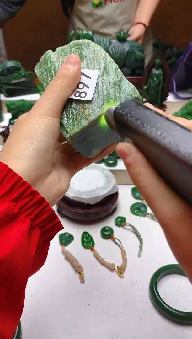 未镶嵌和田玉（碧玉）珠宝半成品1