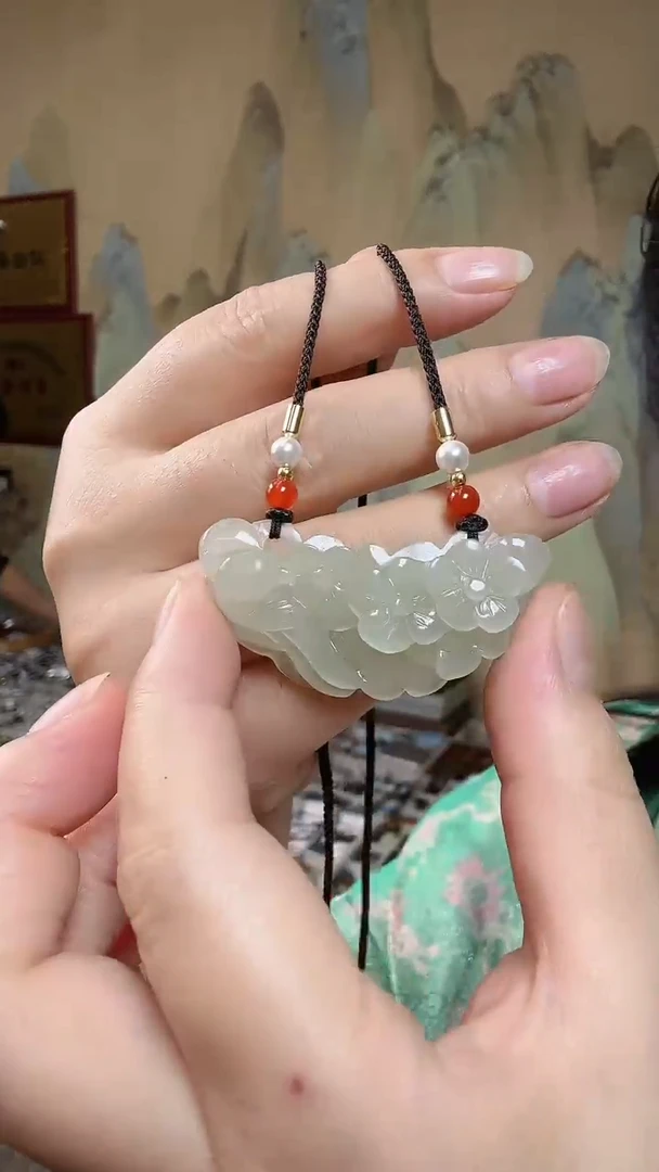 颈饰未镶嵌和田玉.