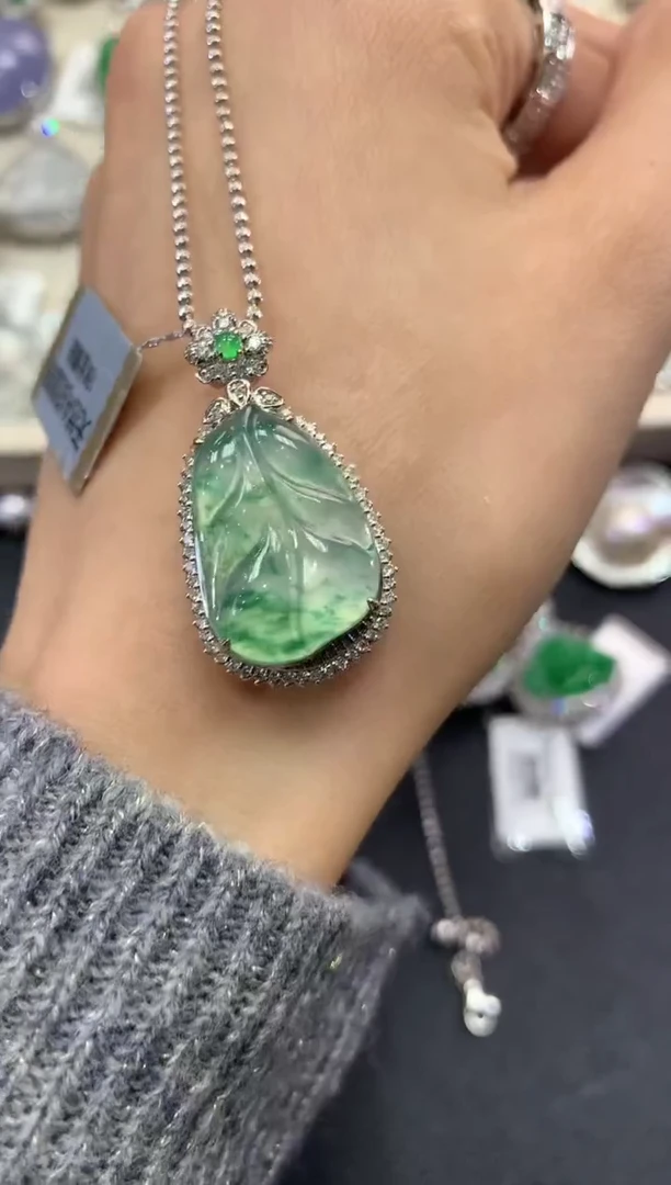 【闪购商品】翡翠吊坠(不含链)18K金镶嵌q7