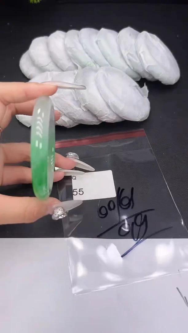 未镶嵌手镯翡翠55