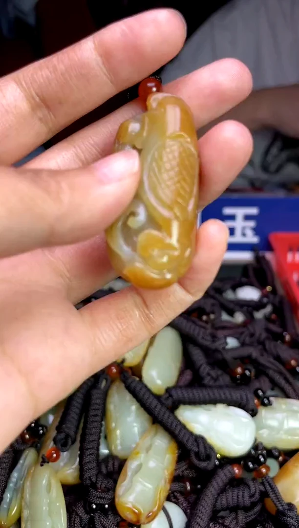未镶嵌和田玉挂件1