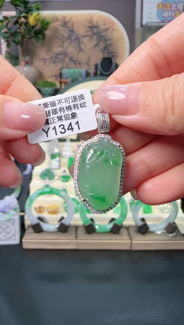 颈饰18K金镶嵌翡翠Y1341 福果