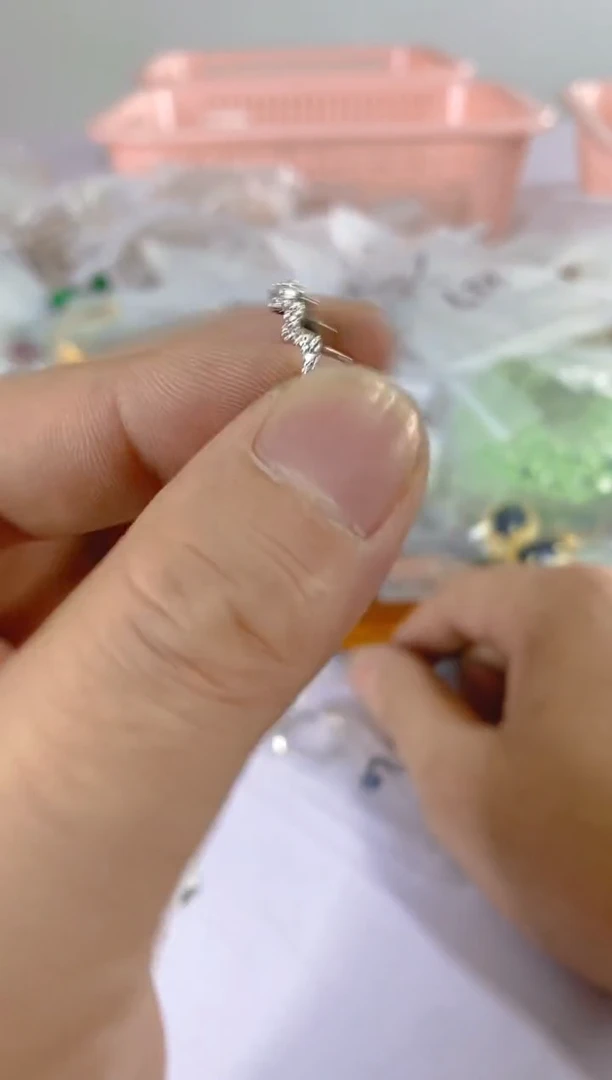 【闪购商品】水晶颈饰银S925镶嵌X120红宝，蓝宝，多样性发一件赠链