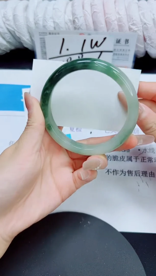 石英质玉未镶嵌手镯131/63.2