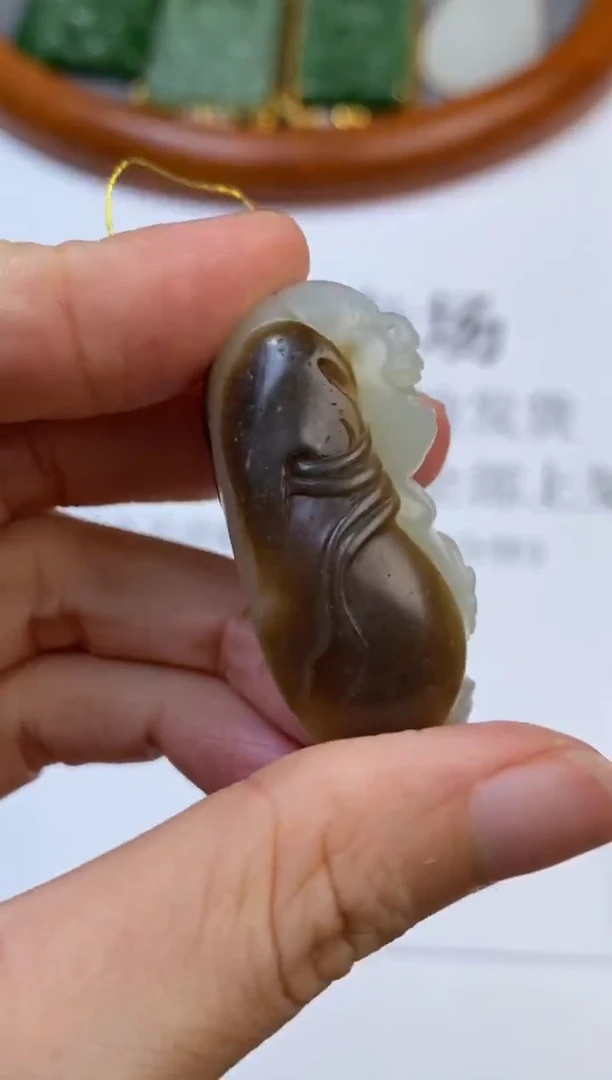 未镶嵌和田玉挂件303474       多人