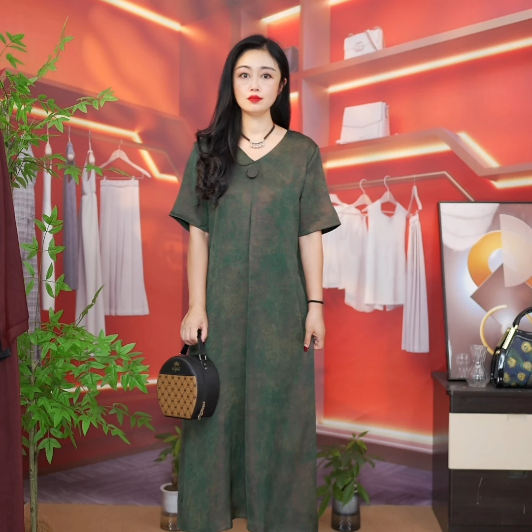 2025时尚V领繁花一粒扣宽松显瘦中老年妈妈裙