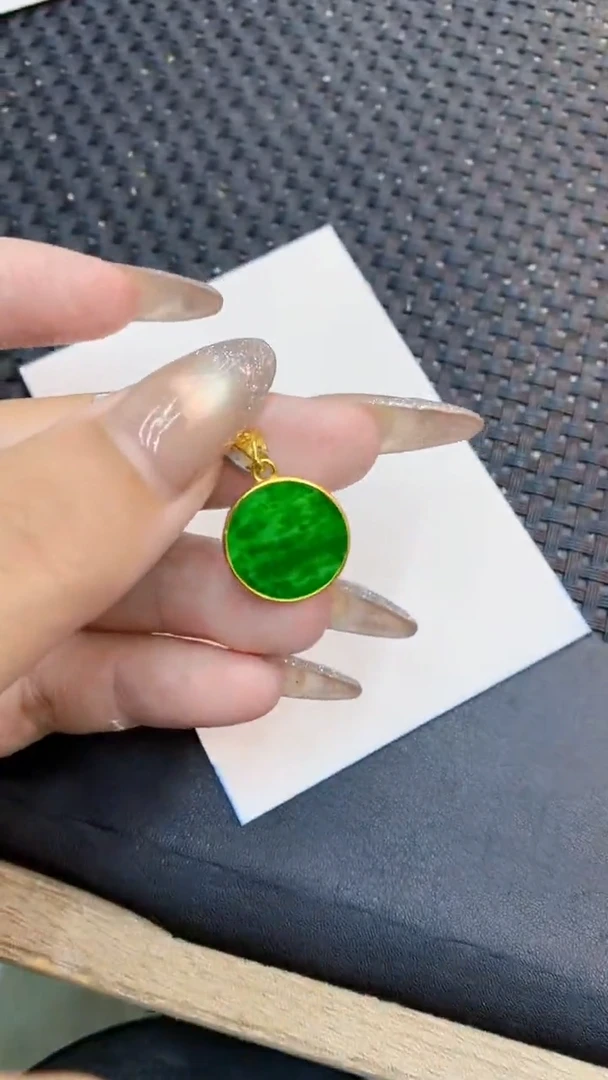 颈饰未镶嵌翡翠1