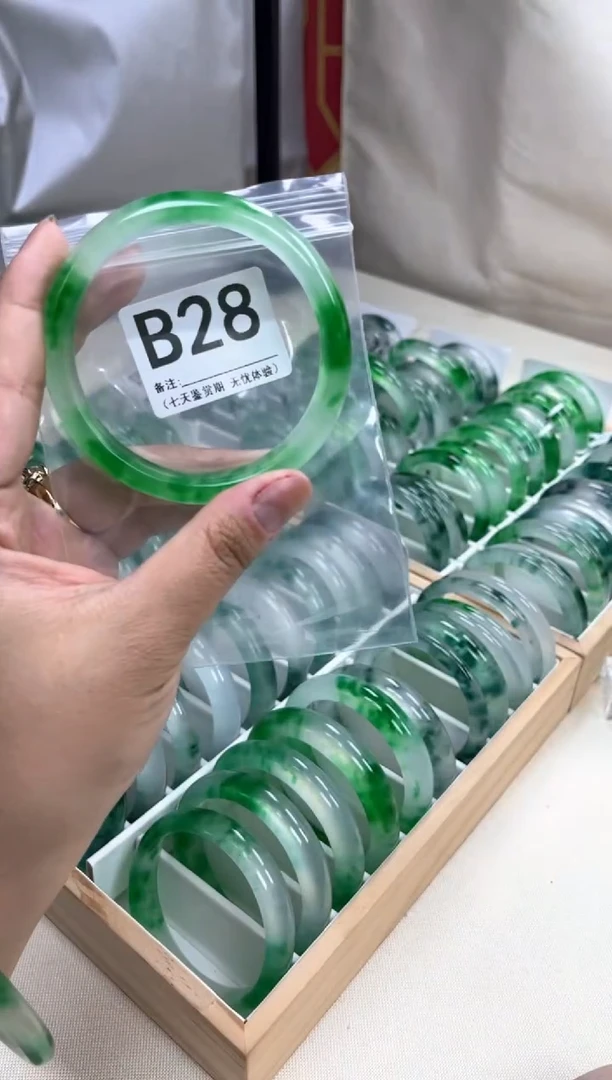 石英岩玉手镯未镶嵌B28