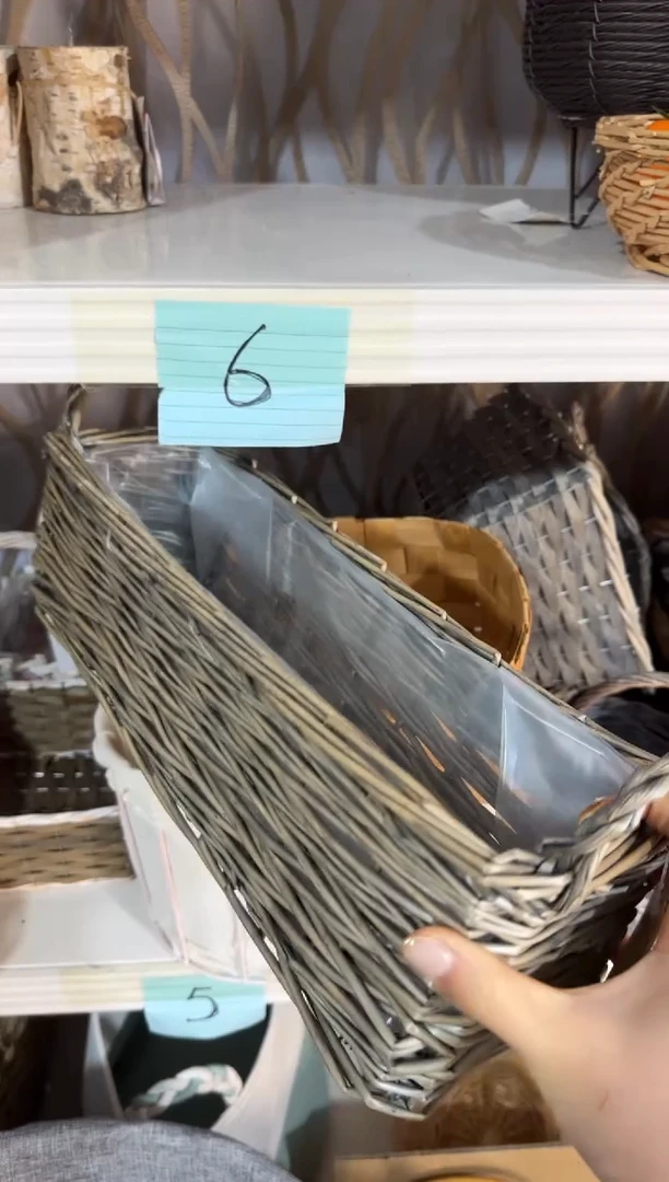 L****子微瑕捡漏 深色长方形柳编