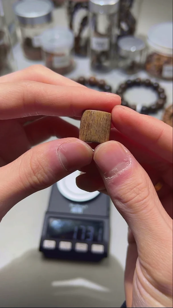 【闪购商品】沉香手把件莱特土沉1.7g