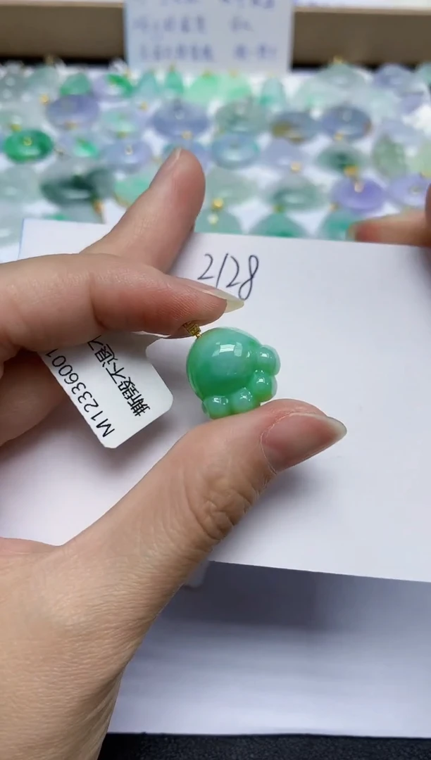 翡翠18K金镶嵌颈饰11111111111