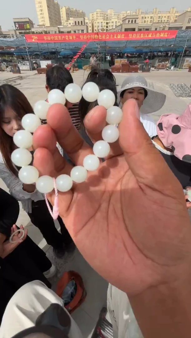 未镶嵌和田玉（糖玉）挂件和田玉