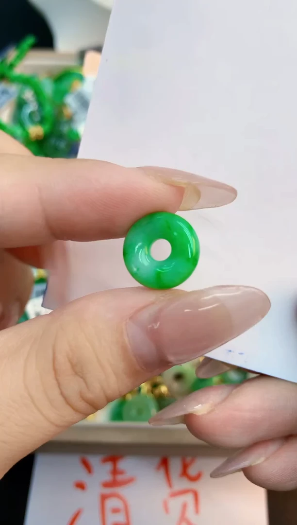 翡翠未镶嵌颈饰1