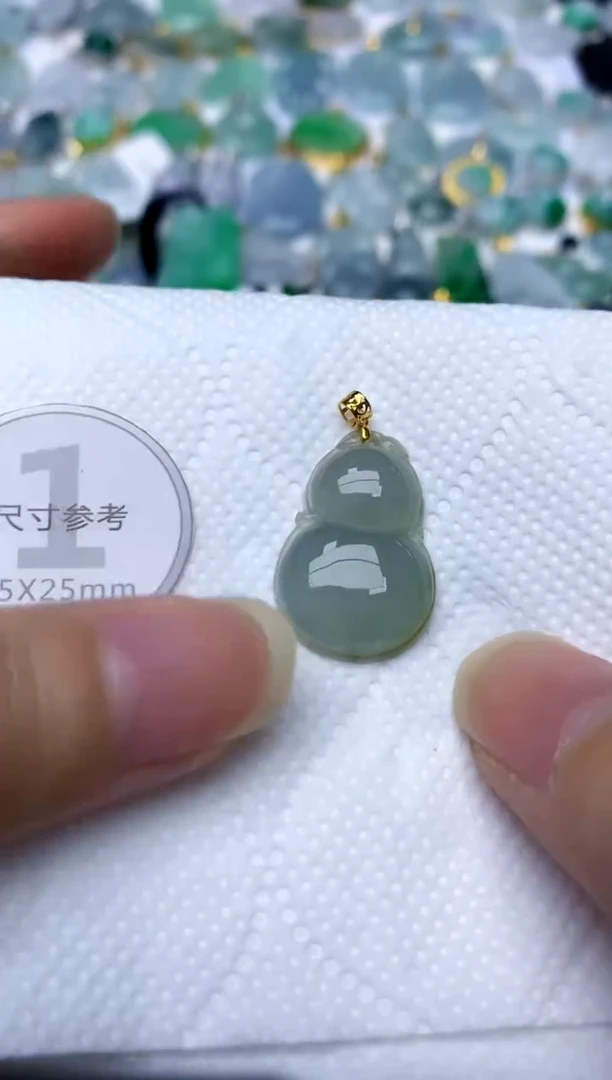 颈饰18K金镶嵌翡翠天然A货翡翠