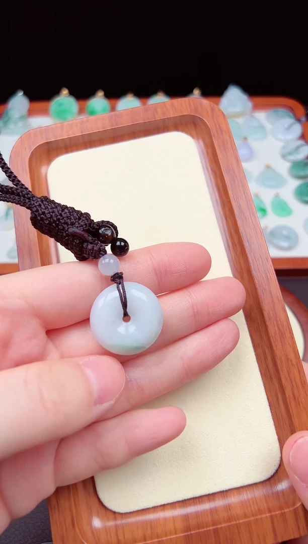 【闪购商品】翡翠颈饰未镶嵌平安扣