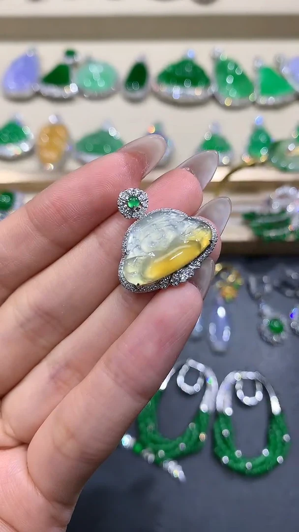 【闪购商品】翡翠吊坠(不含链)18K金镶嵌4团购