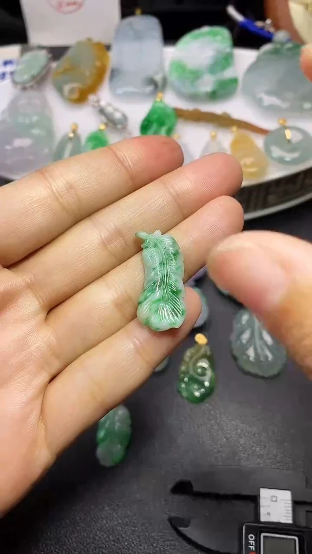 颈饰未镶嵌翡翠吊坠