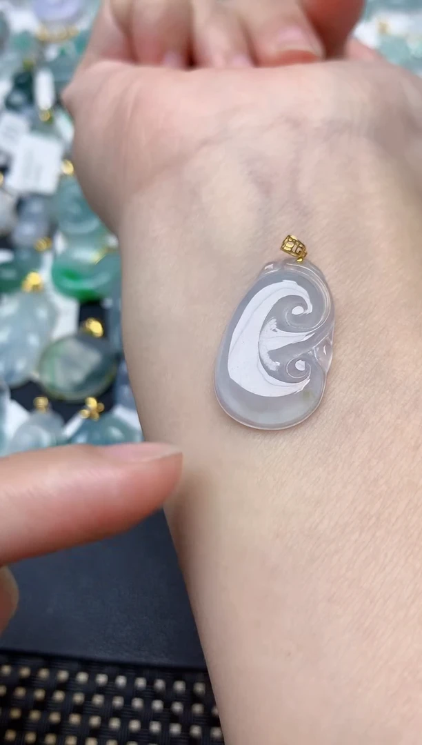 颈饰18K金镶嵌翡翠天然缅甸A货翡翠