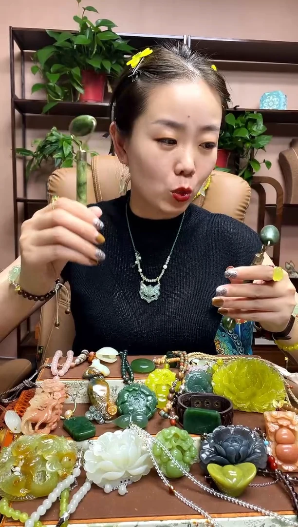 未镶嵌岫玉吊坠多样性发货发其中之一