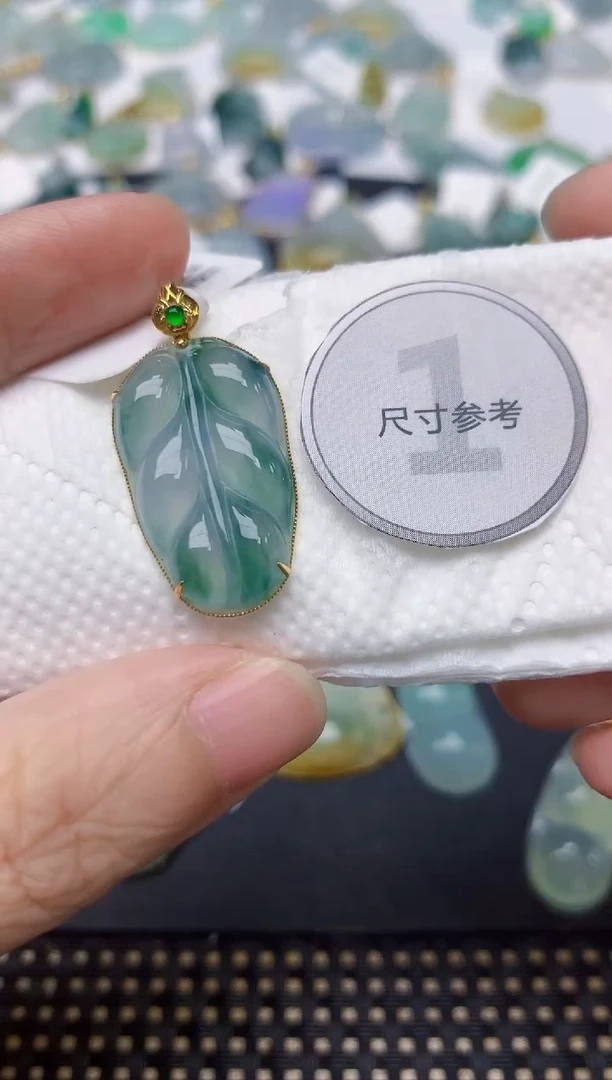颈饰18K金镶嵌翡翠天然缅甸A货翡翠