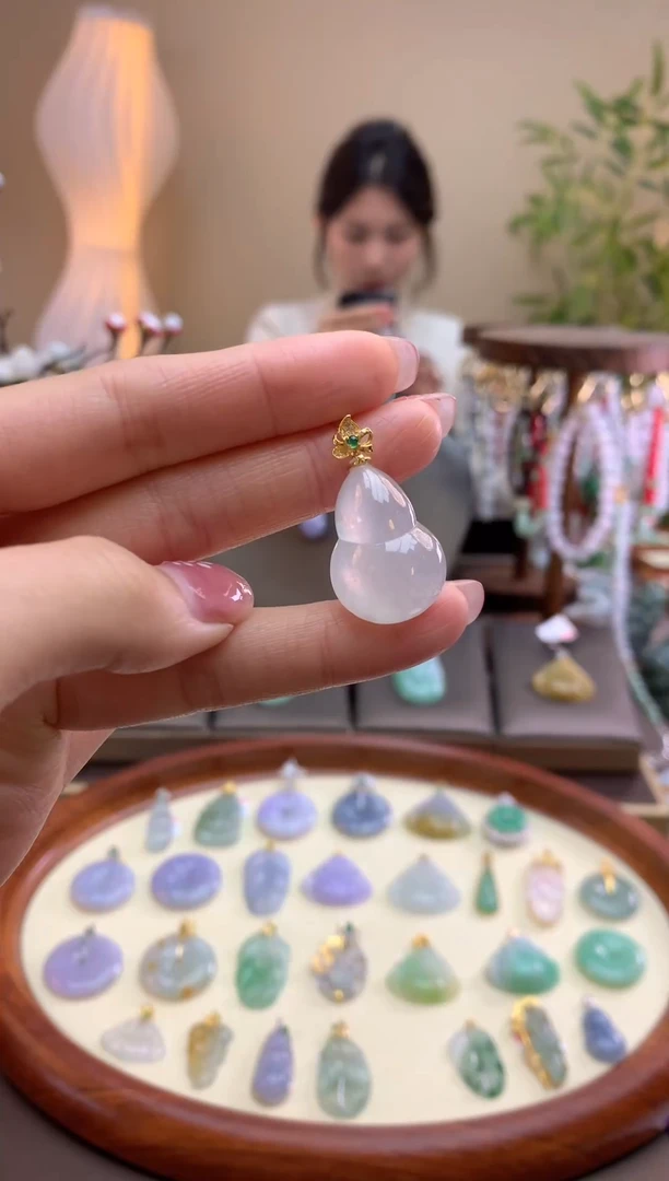 【闪购商品】翡翠颈饰18K金镶嵌葫芦