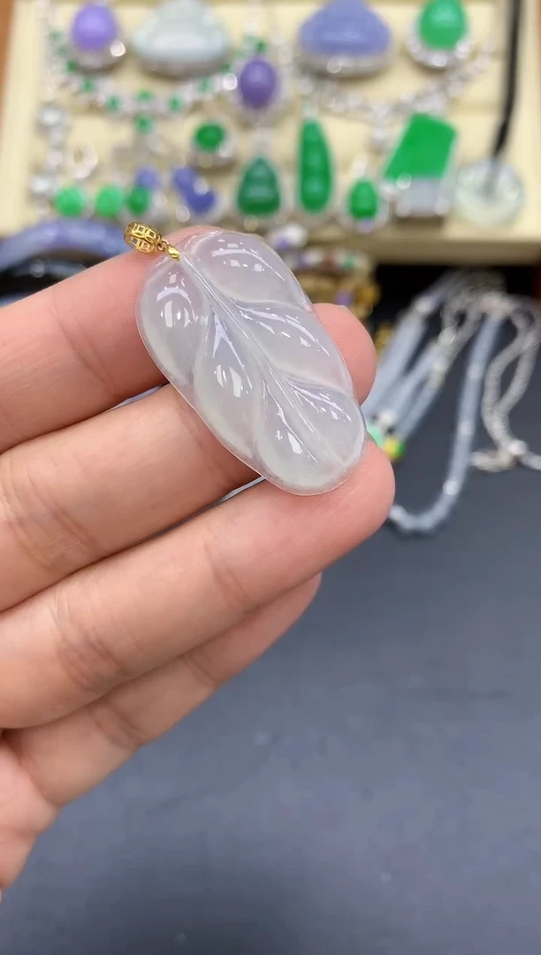 颈饰18K金镶嵌翡翠21-中国好珍宝