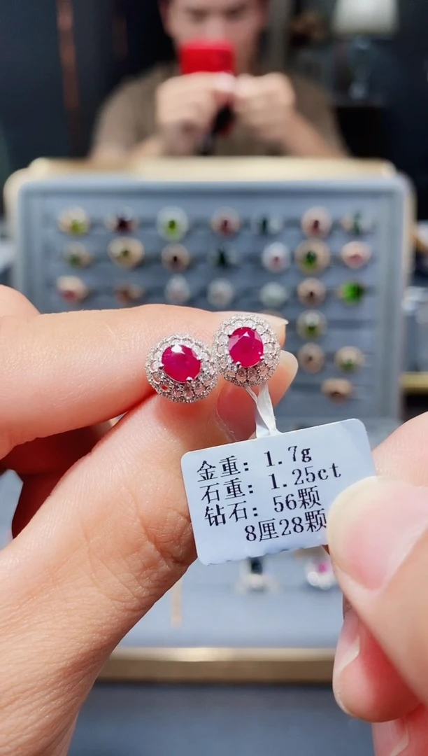 耳饰18K金镶嵌红宝石1.25.