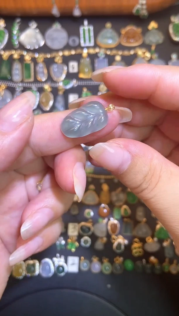 翡翠18K金镶嵌吊坠(不含链)1