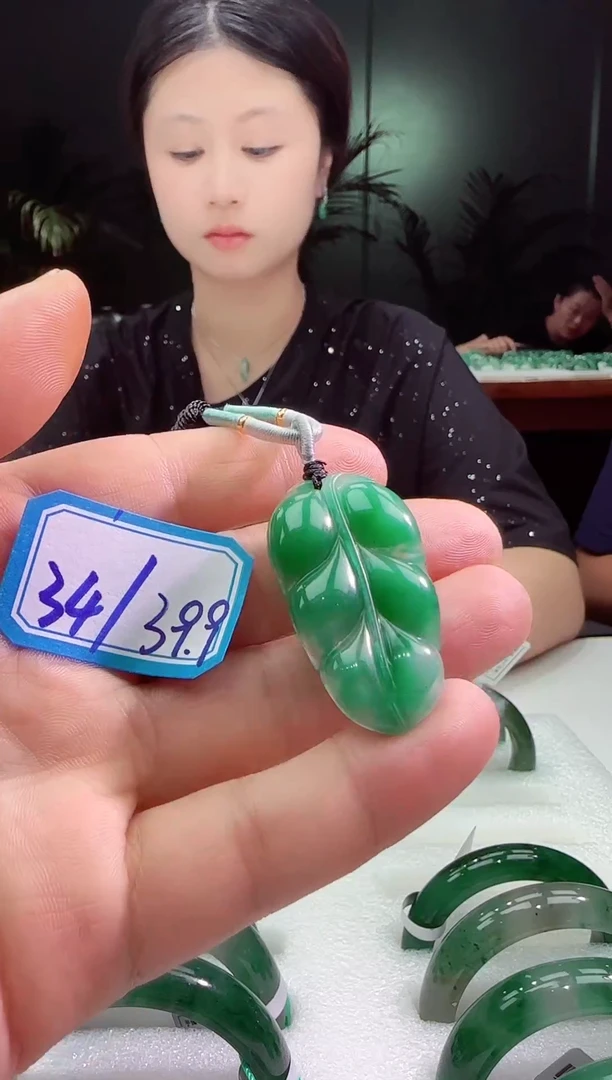 未镶嵌手镯石英质玉叶子