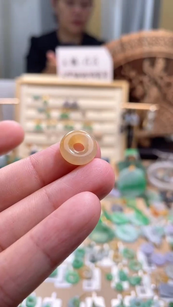 颈饰未镶嵌翡翠果*狸甜甜圈