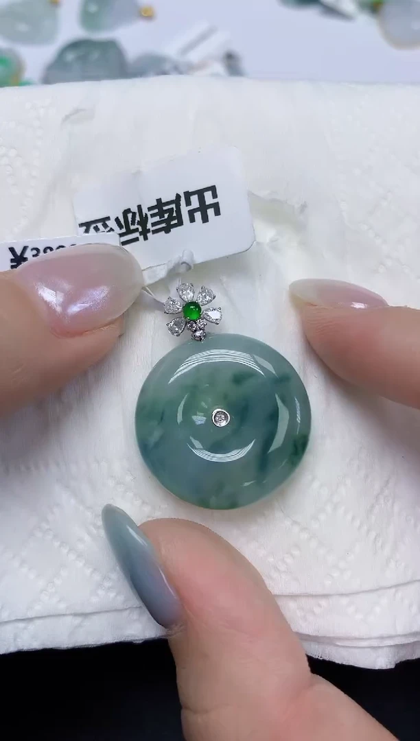 翡翠18K金镶嵌颈饰天然缅甸翡翠A货