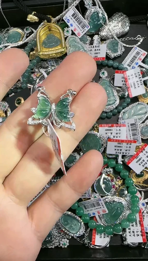 【闪购商品】翡翠吊坠(赠链)未镶嵌天然翡翠A货
