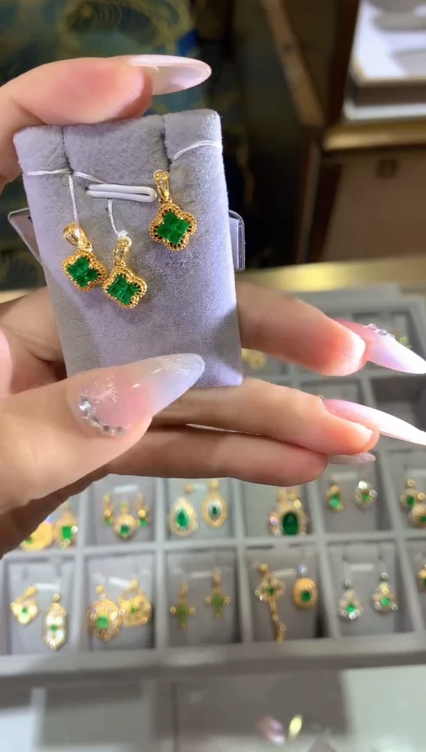 【闪购商品】祖母绿吊坠18K金镶嵌祖母绿吊坠多样性发一