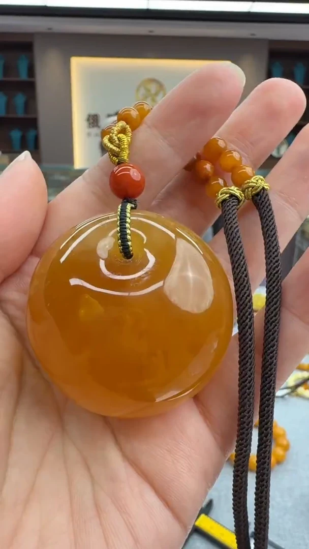 琥珀颈饰未镶嵌589秒拍号 假一罚三