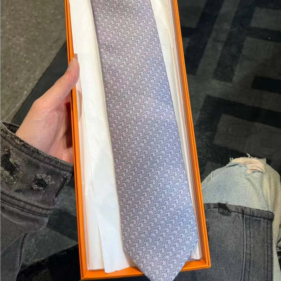 未使用 Hermes/爱马仕 蔚蓝中古/蓝色 鲨鱼印花  领带