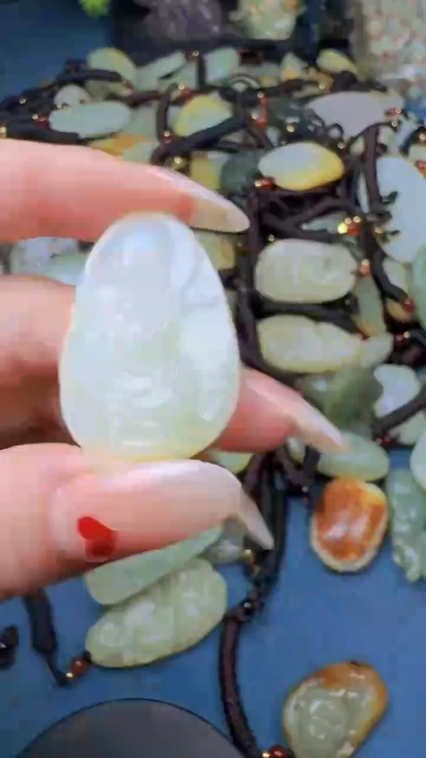 和田玉未镶嵌颈饰1