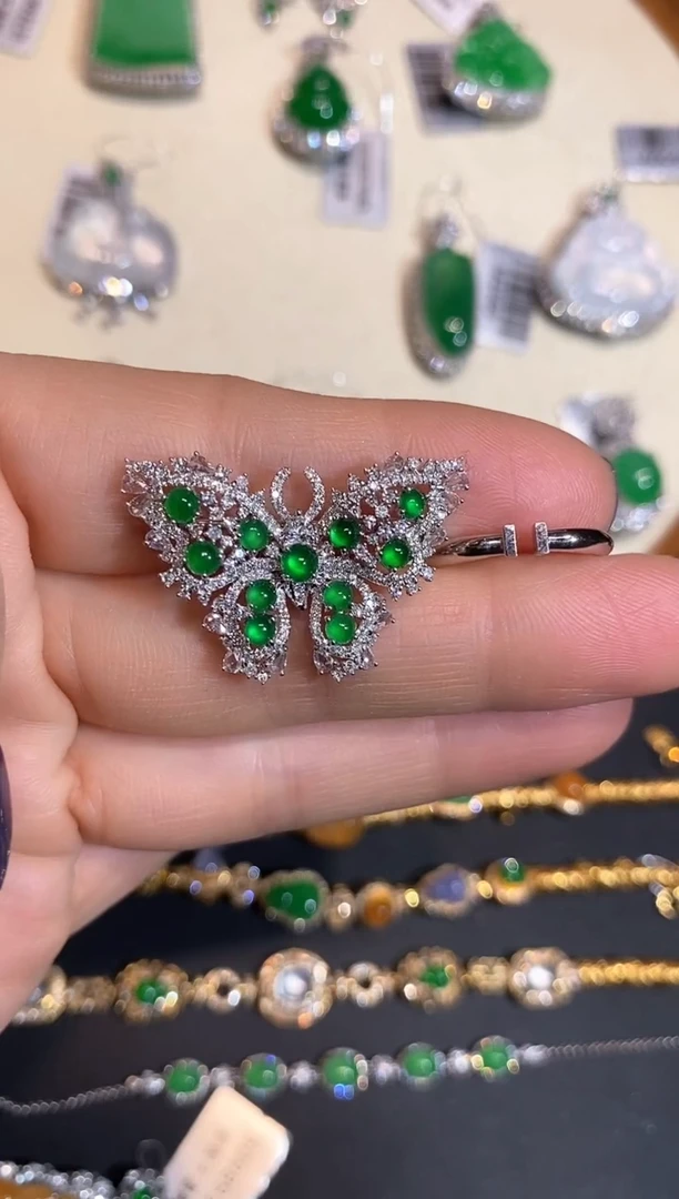 18K金镶嵌戒指翡翠戒指