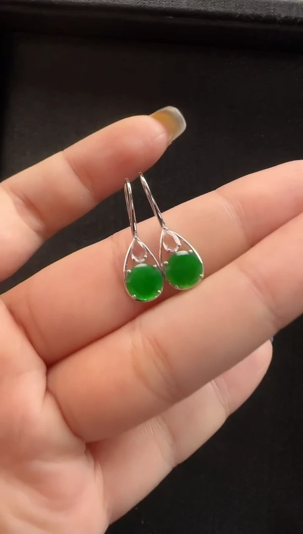 18K金镶嵌翡翠耳饰950无事牌一对