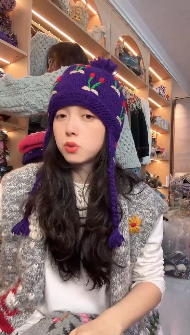 纯棉百羊毛紫色樱桃护耳帽