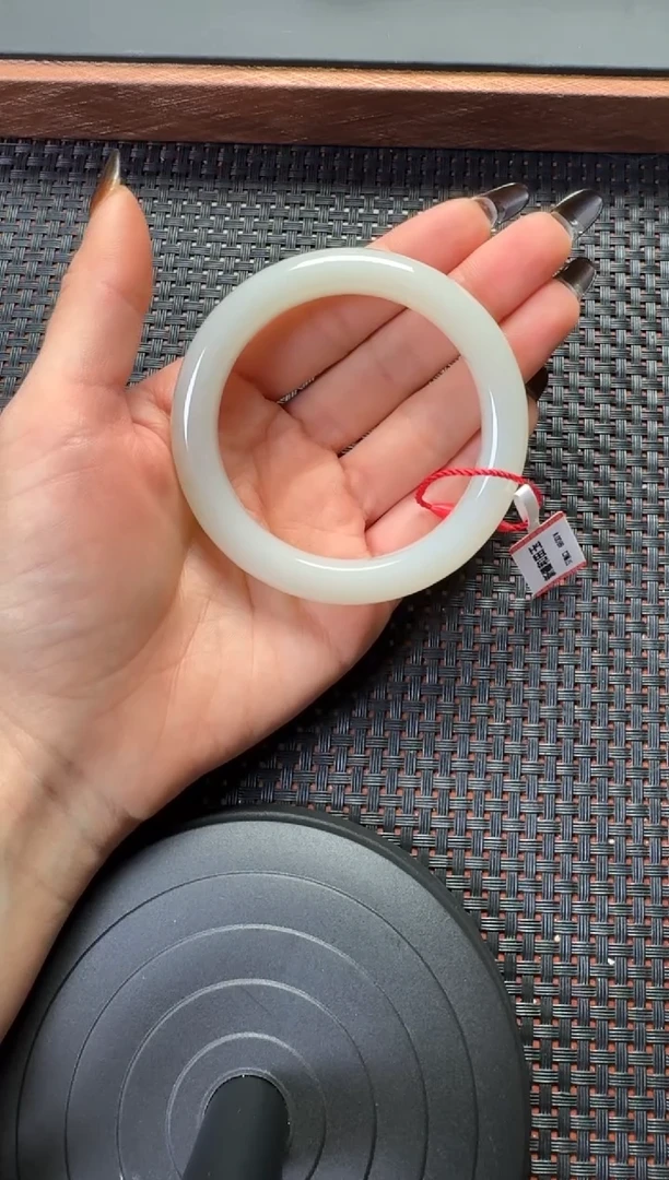 未镶嵌手镯和田玉和田玉手镯