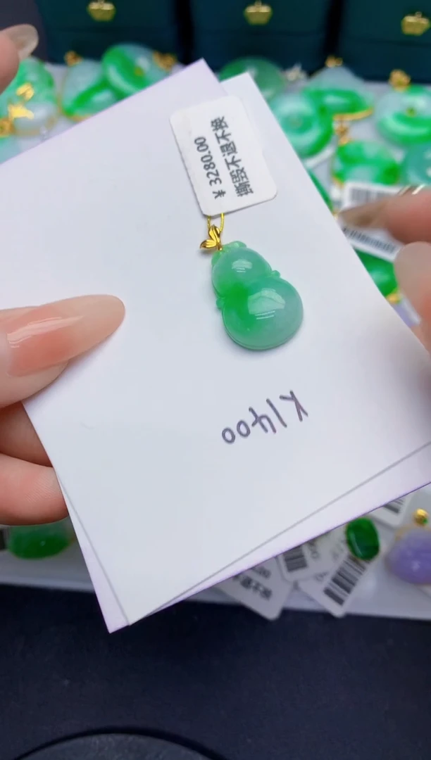 颈饰18K金镶嵌翡翠缅甸天然翡翠A货