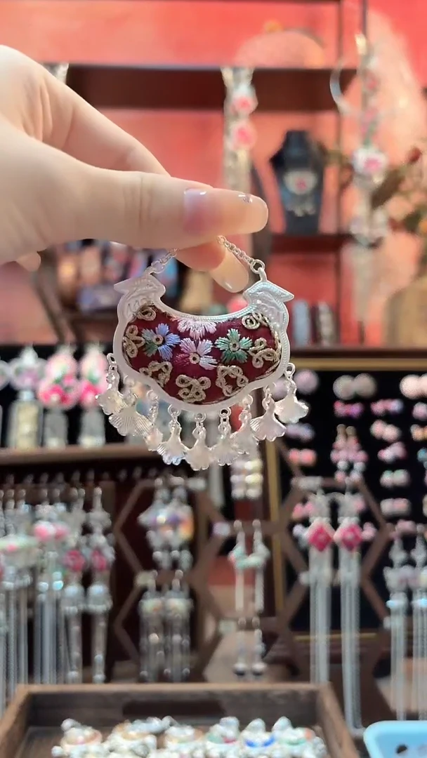织绣 云织谣民族风精美饰品   527